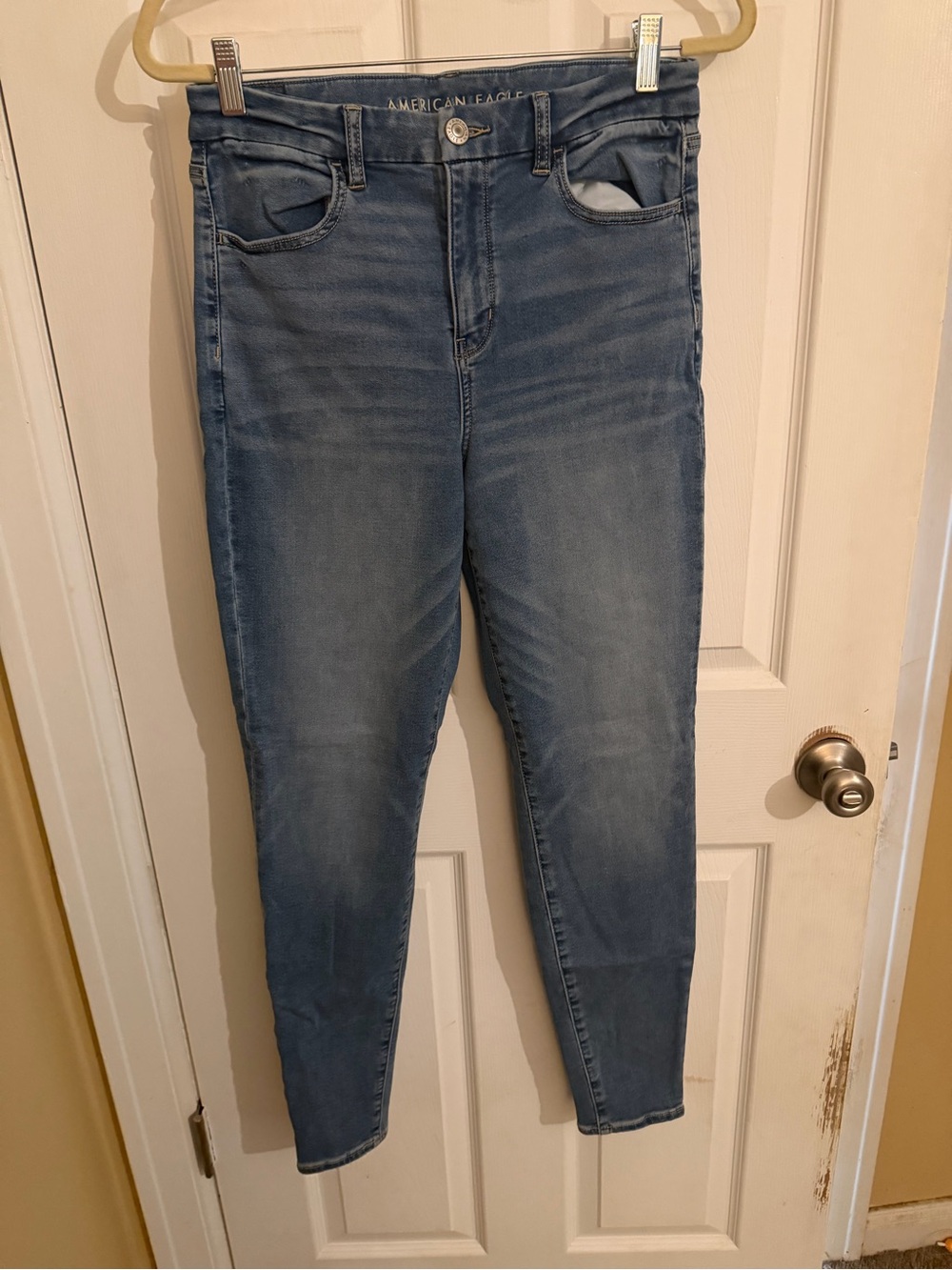 American Eagle Medium Wash Curvy Jegging